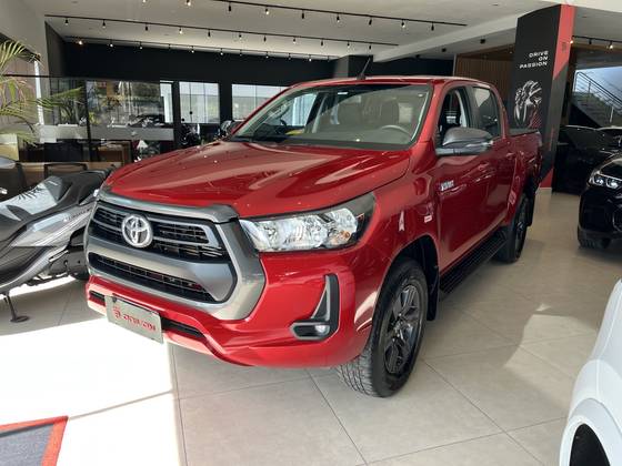 TOYOTA HILUX 2.8 D-4D TURBO DIESEL CD SR 4X4 AUTOMÁTICO